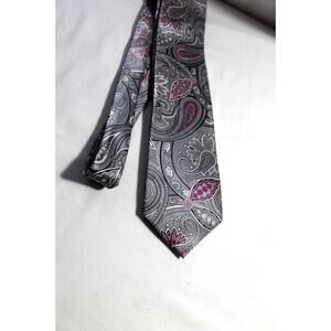 Vintage GEOFFREY BEENE 3.5 X 60 Silk Necktie, Gray/Pink Paisley, XL Skinny Tie